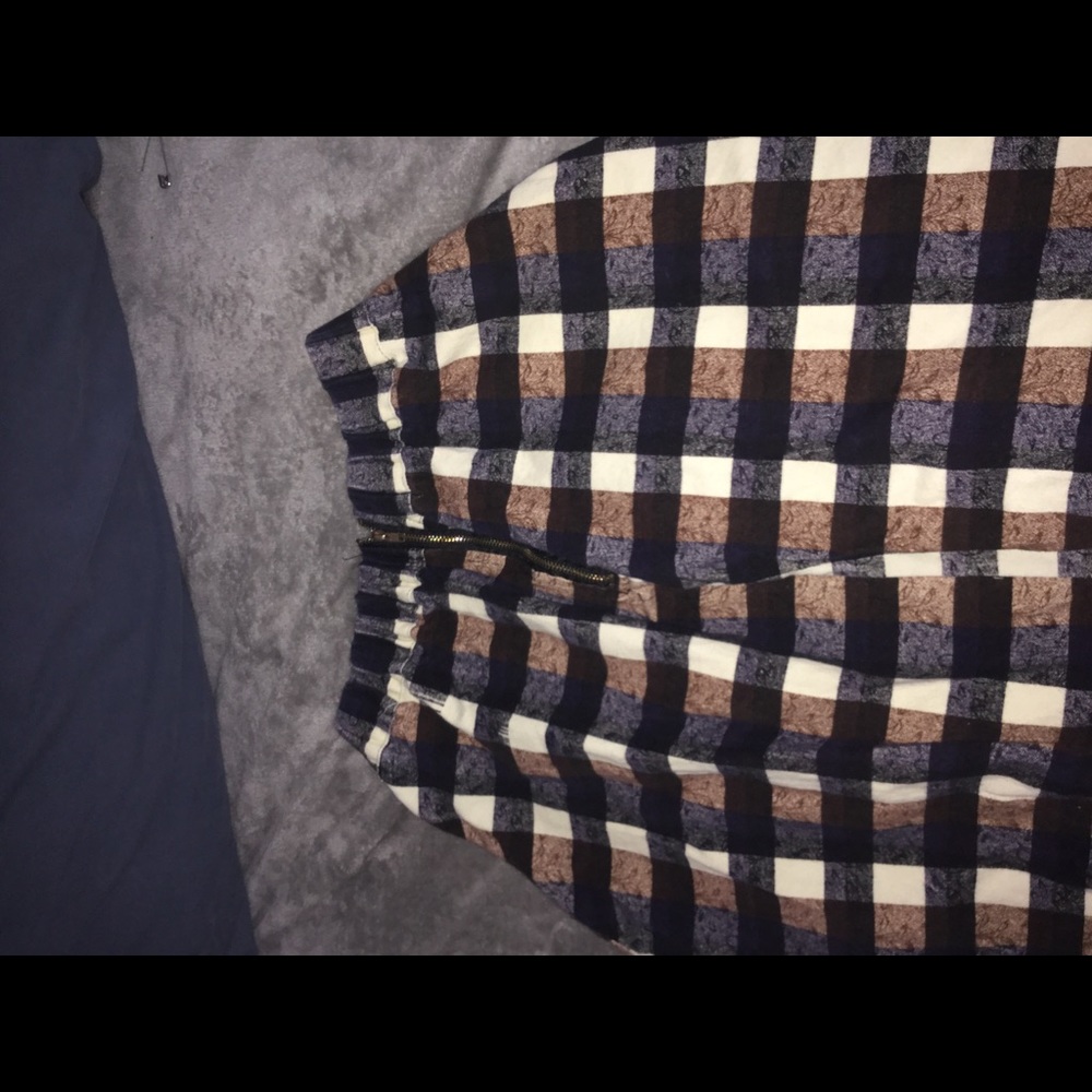 A plaid skirt. (Back and front pictures)